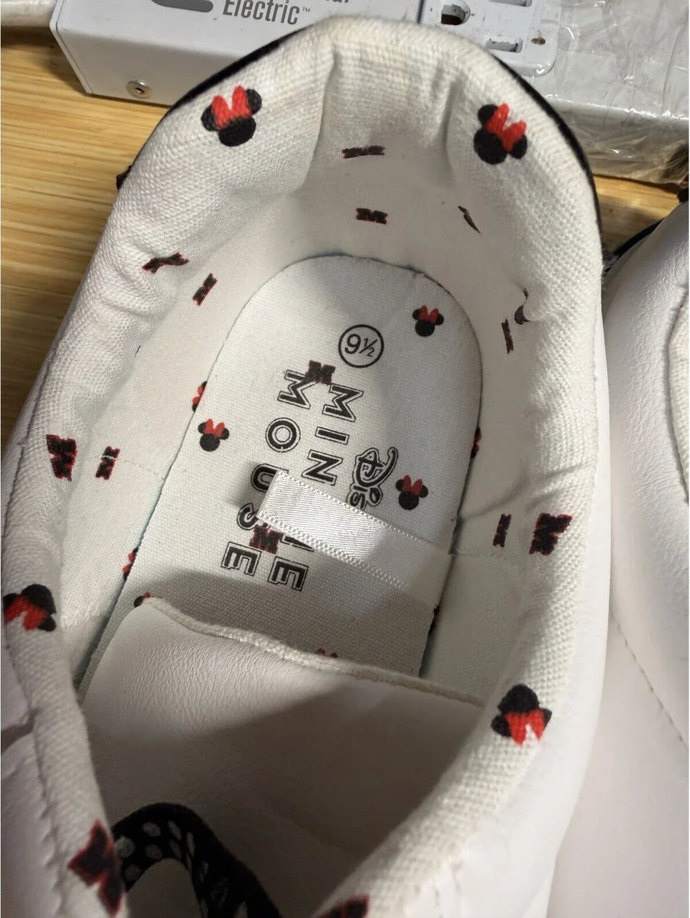 New Disney Minnie Mouse Size 9.5 White Black Lace up Fashion Sneaker Shoes